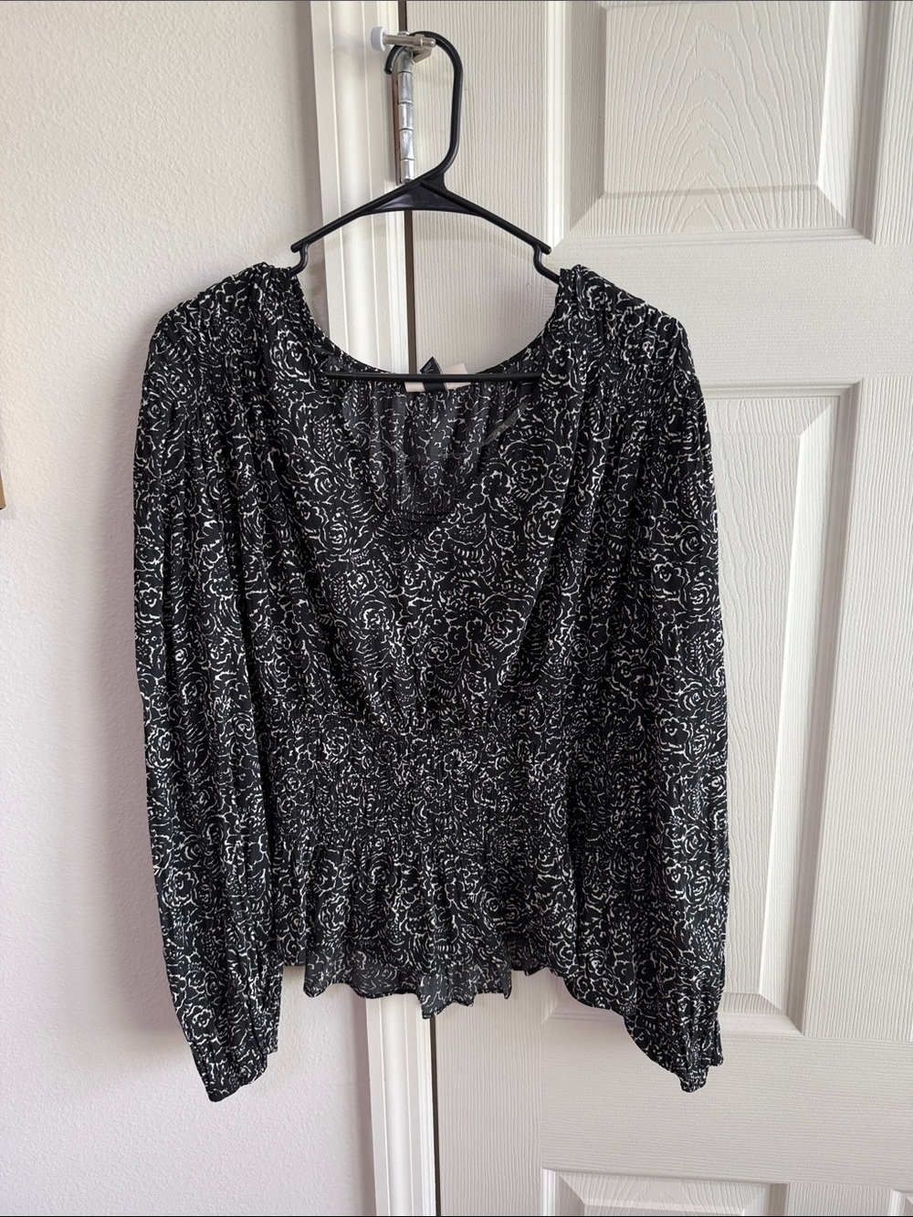 Universal Thread Black and White Floral Peplum Blouse